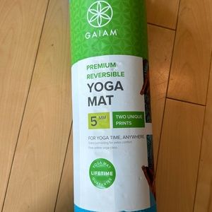 Gaiam Premium Reversible Yoga Mat 5mm Thickness